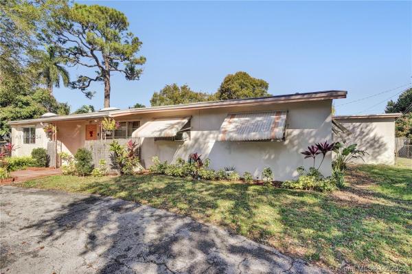Tropical Manors, 301 NE 27th Dr, Wilton Manors, Florida 33334, image 2
