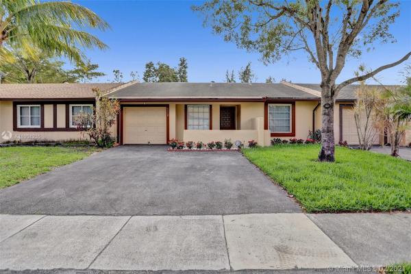 9310 E Daffodil Ln, Miramar, Florida 33025, image 2