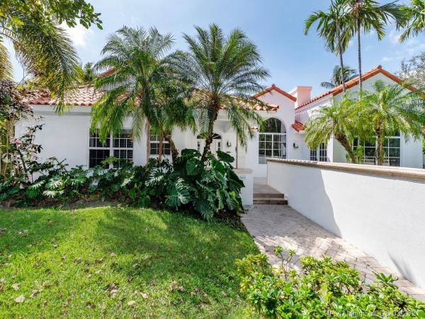 Biscayne Key Estates, 624 Curtiswood Dr, Key Biscayne, Florida 33149, image 2