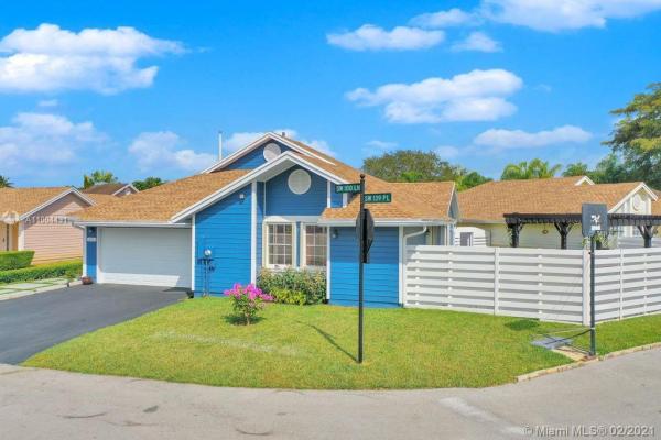 Royal Glen, 13925 SW 100th Ln, The Hammocks, Florida 33186, image 2