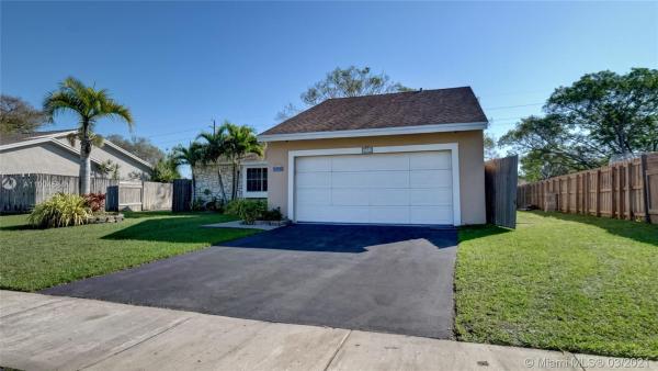 Homestead Lakes Tennessee East, 1747 N Goldeneye Ln, Homestead, Florida 33035, image 2