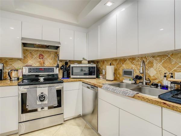The Plaza Of Bal Harbour, 10185 Collins Ave #308, Bal Harbour, Florida 33154, image 2