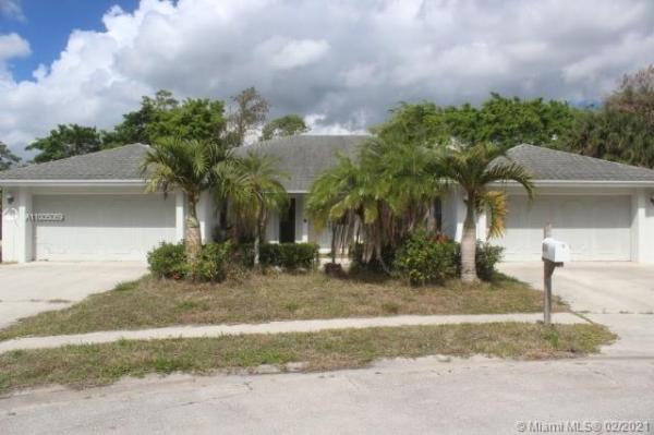 Pinewood Grove Of Wellington, 614 Santa Clara Trl, Wellington, Florida 33414, image 2