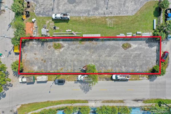 Baldusrol, 2000 NW 11th St, Miami, Florida 33125, image 2