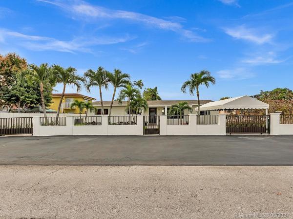 Coral Villas, 6410 SW 31st St, Coral Terrace, Florida 33155, image 2
