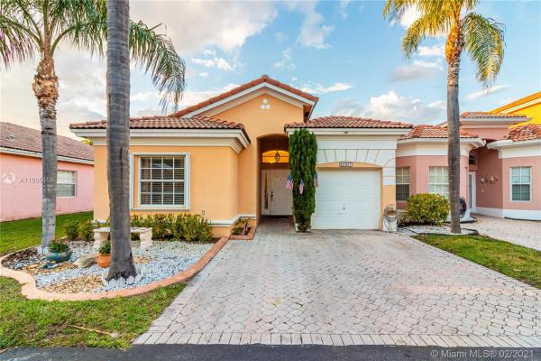 Lennar Townhomes At Forest Lakes, 16347 SW 103rd St, The Hammocks, Florida 33196, image 2
