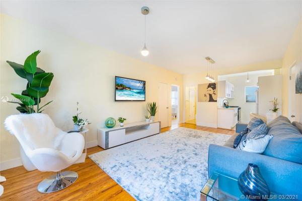 The Pines & The Palms, 2463 Pine Tree Dr #7, Miami Beach, Florida 33140, image 2