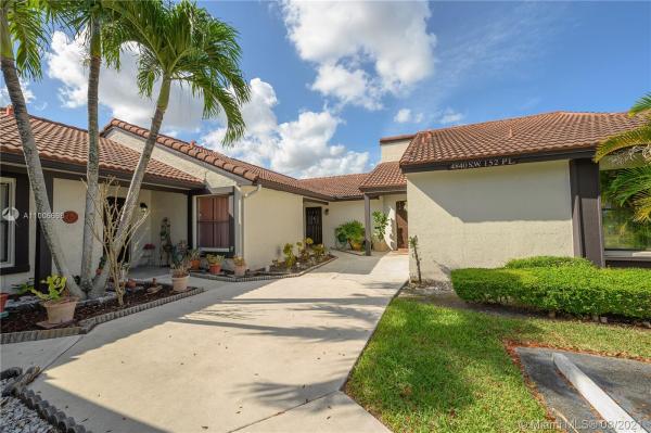 Village Homes At Lakes Of The Meadow, 4840 SW 152nd Pl #F-90, Kendall West, Florida 33185, image 2