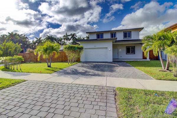 Whistling Pines Creek, 511 NE 152nd St, Golden Glades, Florida 33162, image 2