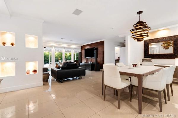 Riviera, 6210 San Vicente St, Coral Gables, Florida 33146, image 2