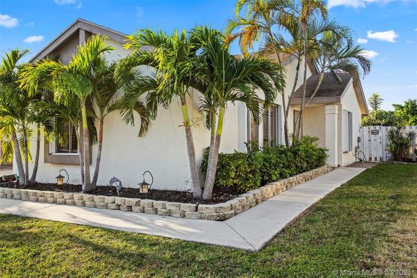Rainberry Park, 9761 Saratoga Park Ct, Boca Raton, Florida 33428, image 2