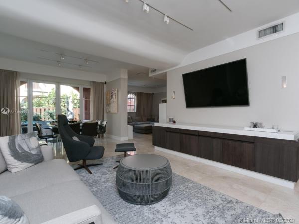 Aventura Bay Townhomes, 18440 NE 30th Pl, Aventura, Florida 33160, image 2