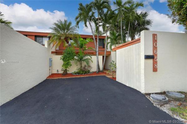 Sunset Kendall Villas, 10658 SW 76th Ter, Kendall, Florida 33173, image 2