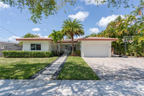 Venetian Keystone Point, 12930 Auralia Rd, North Miami, Florida 33181, image 3