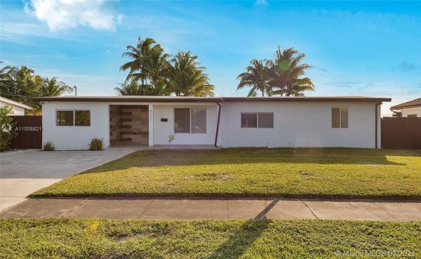 Westwood Lakes Residential, 4231 SW 109th Ct, Westwood Lakes, Florida 33165, image 2