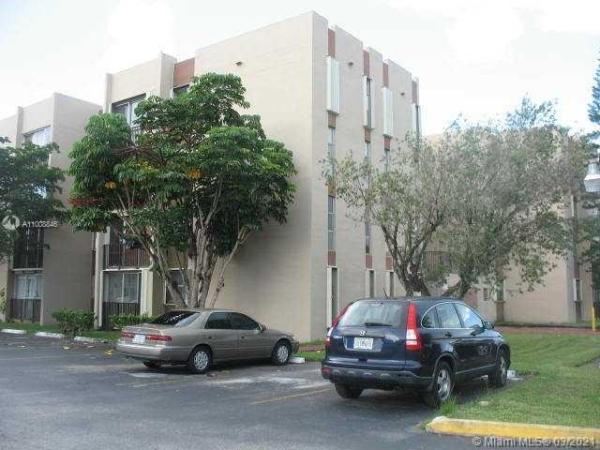Versailles Gardens, 9431 SW 4th St #411, Fountainebleau, Florida 33174, image 2