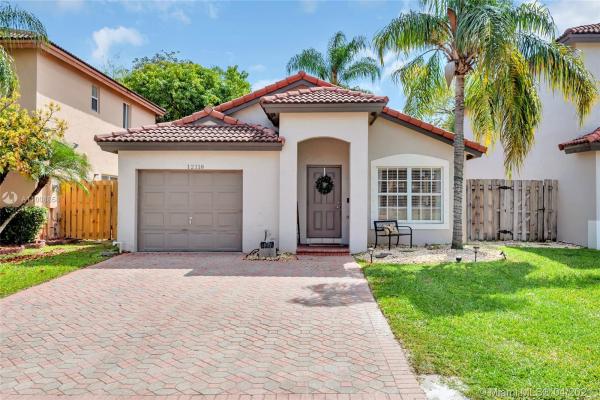 Bonita Lakes, 12118 SW 137th Ter, Three Lakes, Florida 33186, image 2