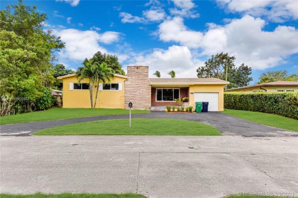 Biscayne Lake View, 1050 NW 149th St, Golden Glades, Florida 33168, image 2