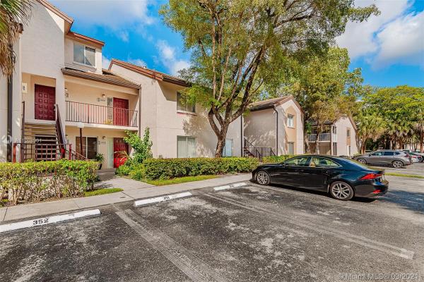 Parc Vista, 14022 SW 91st Ter #14022, The Hammocks, Florida 33186, image 2