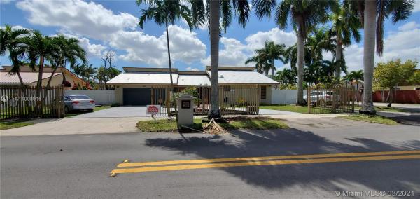 Les Chalets, 9942 SW 4th St, Fountainebleau, Florida 33174, image 2