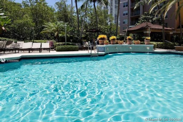 The Yacht Club At Aventura, 19801 E Country Club Dr #4206, Aventura, Florida 33180, image 2