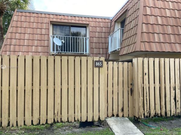 Waterside Luxury Townhomes, 865 Blue Ridge Cir, West Palm Beach, Florida 33409, image 2