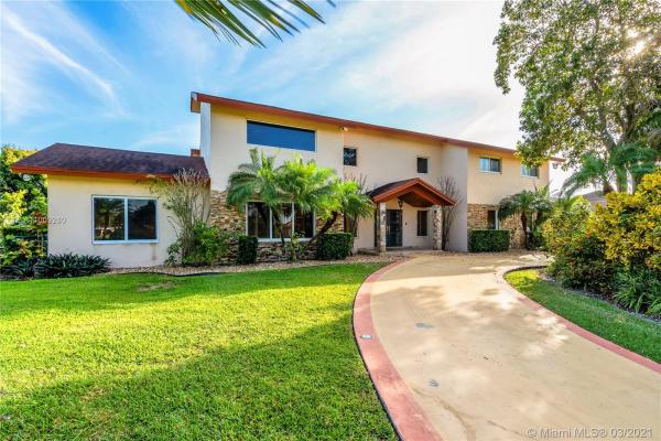Donna Villas, 9820 SW 130th St, Kendall, Florida 33176, image 2