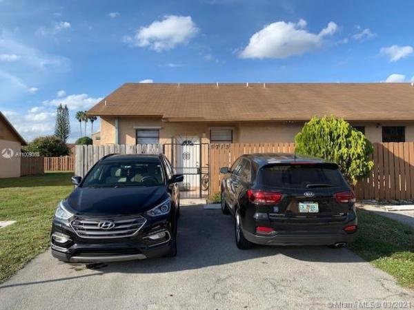 Aspen Townhomes, 6713 NW 193rd Ln, Country Club, Florida 33015, image 2