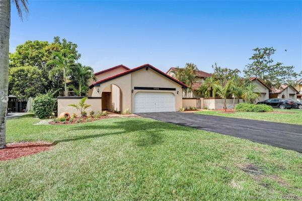 Patio Homes At The Moors, 17346 NW 61st Pl, Country Club, Florida 33015, image 2