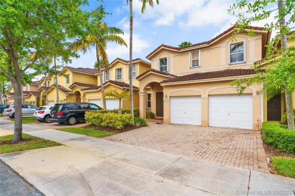 Kendall Breeze, 12357 SW 121st Ter, Three Lakes, Florida 33186, image 2