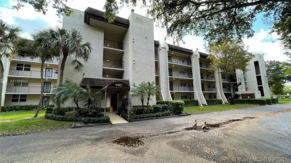 Poinciana Place Of Pine Island Ridge, 9410 Poinciana Pl #408, Davie, Florida 33324, image 2