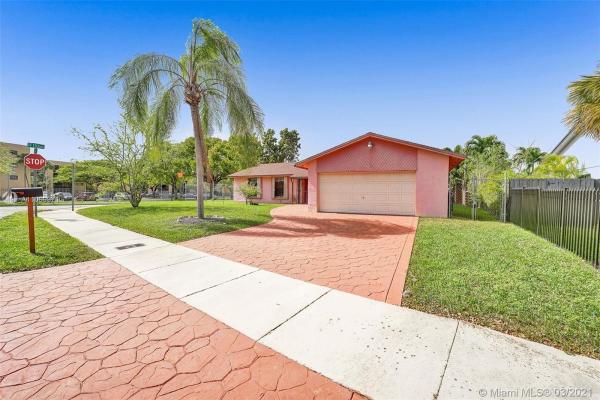 Winston Park, 13258 SW 86th Ter, Kendale Lakes, Florida 33183, image 2