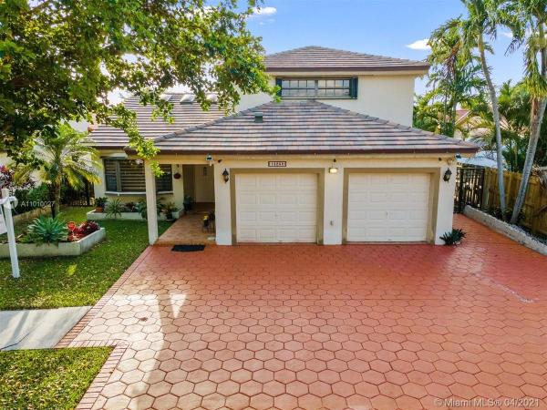 West Lakes Gardens, 15258 NW 88th Ct, Miami Lakes, Florida 33018, image 2