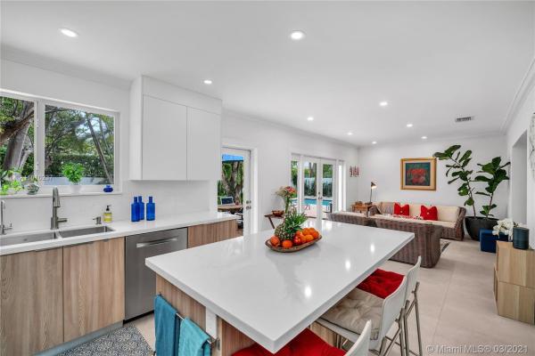 Tropical Isle Homes, 301 Hampton Ln, Key Biscayne, Florida 33149, image 2