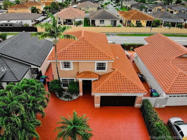 Marbella Park, 19831 NW 82nd Ct, Hialeah, Florida 33015, image 2