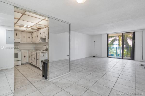Tower 1800, 1800 Collins Ave #4H, Miami Beach, Florida 33139, image 2