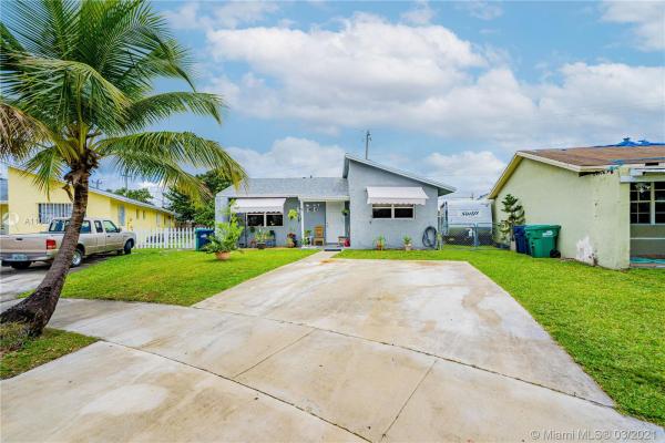 Comfort Villas, 16253 SW 304th Ter, Leisure City, Florida 33033, image 2
