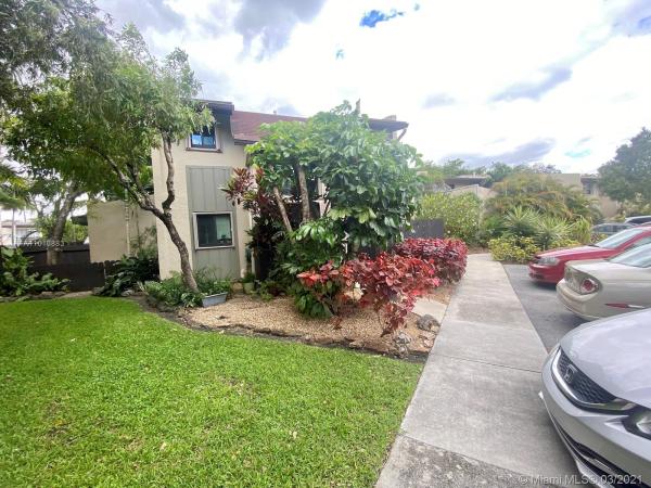 Snapper Creek Townhouses, 7116 SW 110th Ave, Kendall, Florida 33173, image 2