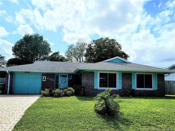 2398 SE Bordeaux Ct, Florida 34952, image 2