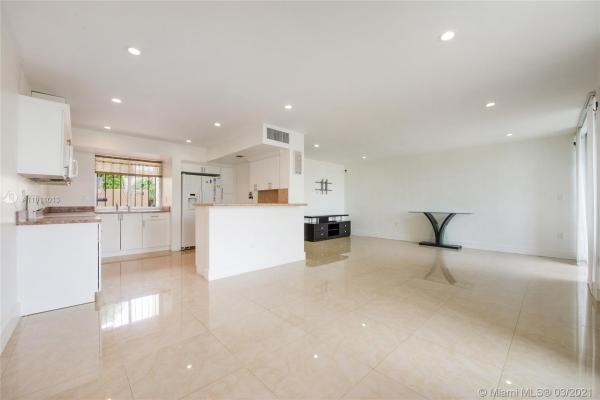 Oakview, 9153 Fontainebleau Blvd #7, Fountainebleau, Florida 33172, image 2