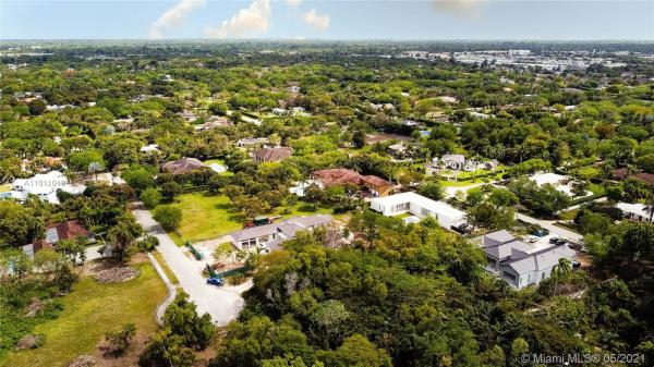 Maxwell Woods, 9330 SW 118th Ter, Kendall, Florida 33186, image 2