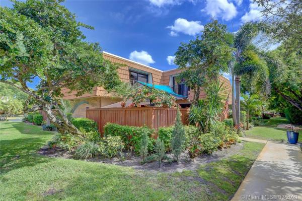 Waterford Courtyards At Crystal Lakes North, 2971 N Waterford Dr N, Deerfield Beach, Florida 33442, image 2