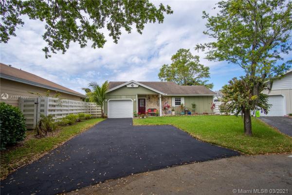 Summer Tree, 14934 SW 142nd Pl, Country Walk, Florida 33186, image 2