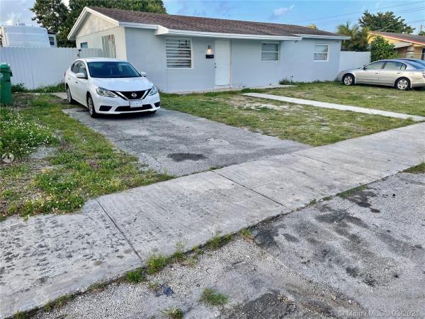 Carol City Gardens, 4221 NW 196th St, Miami Gardens, Florida 33055, image 2