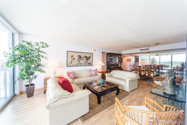Mirasol Ocean Towers, 2655 Collins Ave #1402, Miami Beach, Florida 33140, image 2