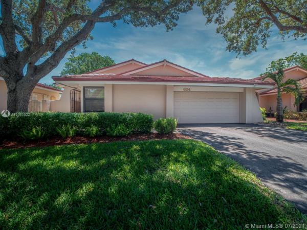 The Hollows Of Deer Creek, 624 Deer Creek Hollows Cir, Deerfield Beach, Florida 33442, image 1