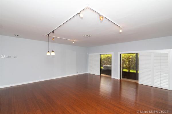 La Mirage Of Harbor Village, 21175 Mainsail Cir #E12, Aventura, Florida 33180, image 2
