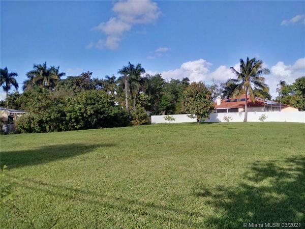 Claridge House, 14355 NE 3rd Ct, Golden Glades, Florida 33161, image 2