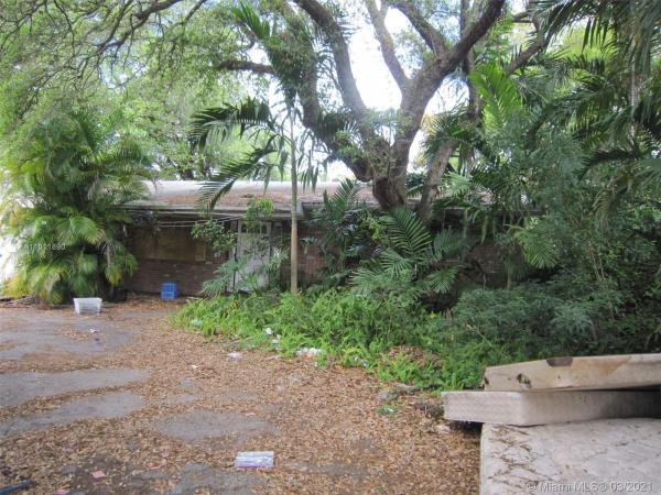 Pleasant Village, 605 NE 164th St, Golden Glades, Florida 33162, image 2