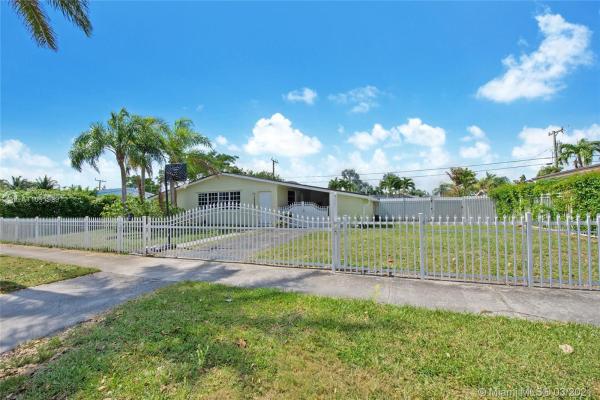 Holiday House, 19240 Franjo Rd, Cutler Bay, Florida 33157, image 2